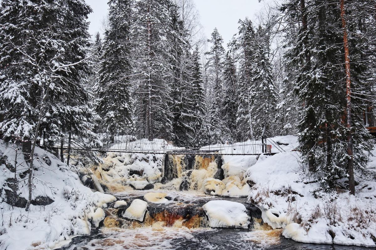 В новогоднюю Карелию на ретропоезде: водопады и Рускеала
