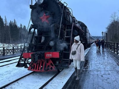 В новогоднюю Карелию на ретропоезде: водопады и Рускеала