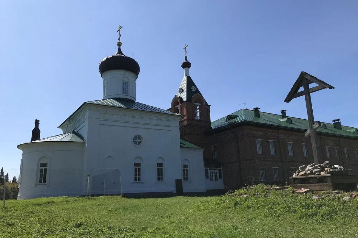 Гора Секирная. Ботанический сад.