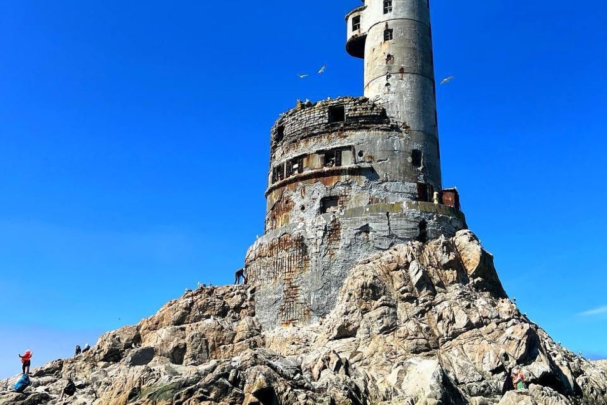 Морская прогулка на маяк Анива (Сахалин)