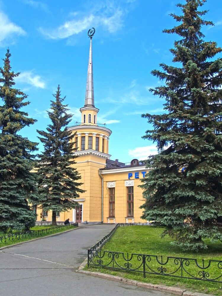 Здание железнодорожного вокзала