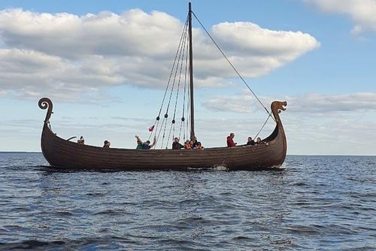 Прогулка на ладье Хийси на остров Лой