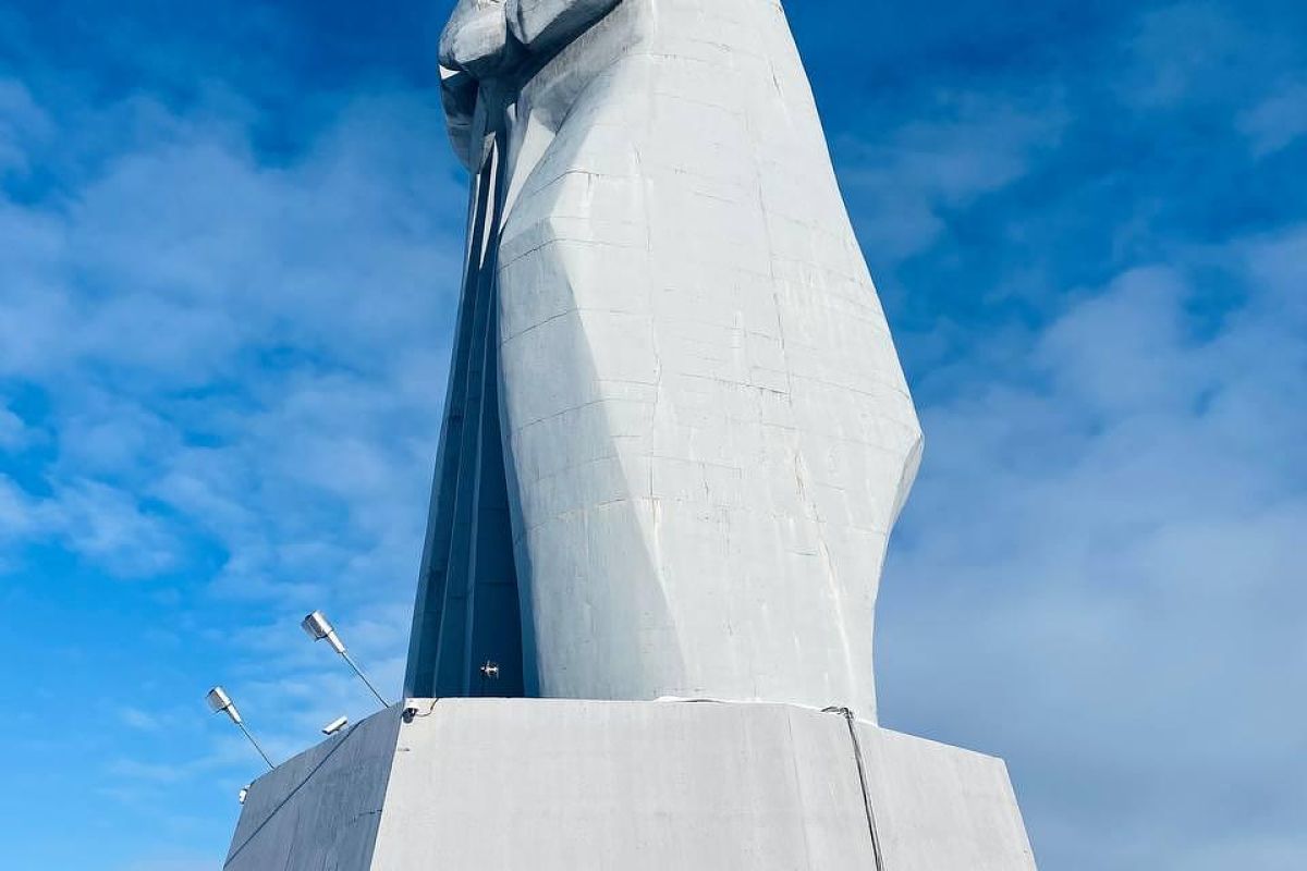 Мурманск и его атомное сердце - ледокол Ленин.