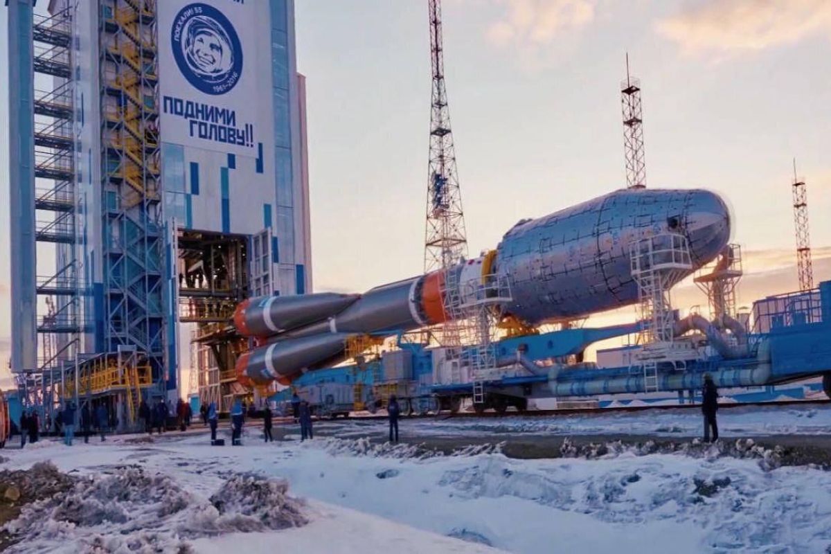 Космодром Восточный: вывоз и вертикализация РКН