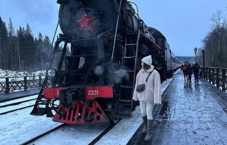 В новогоднюю Карелию на ретропоезде: водопады и Рускеала