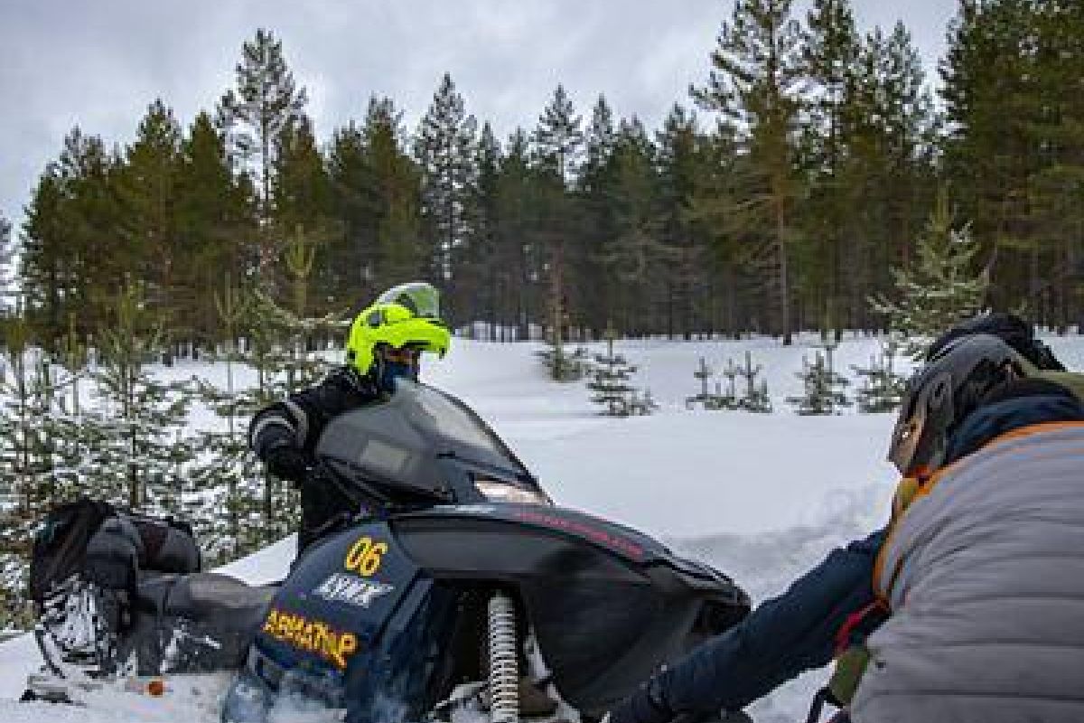 Путешествие на снегоходах на Вулкан Гирвас
