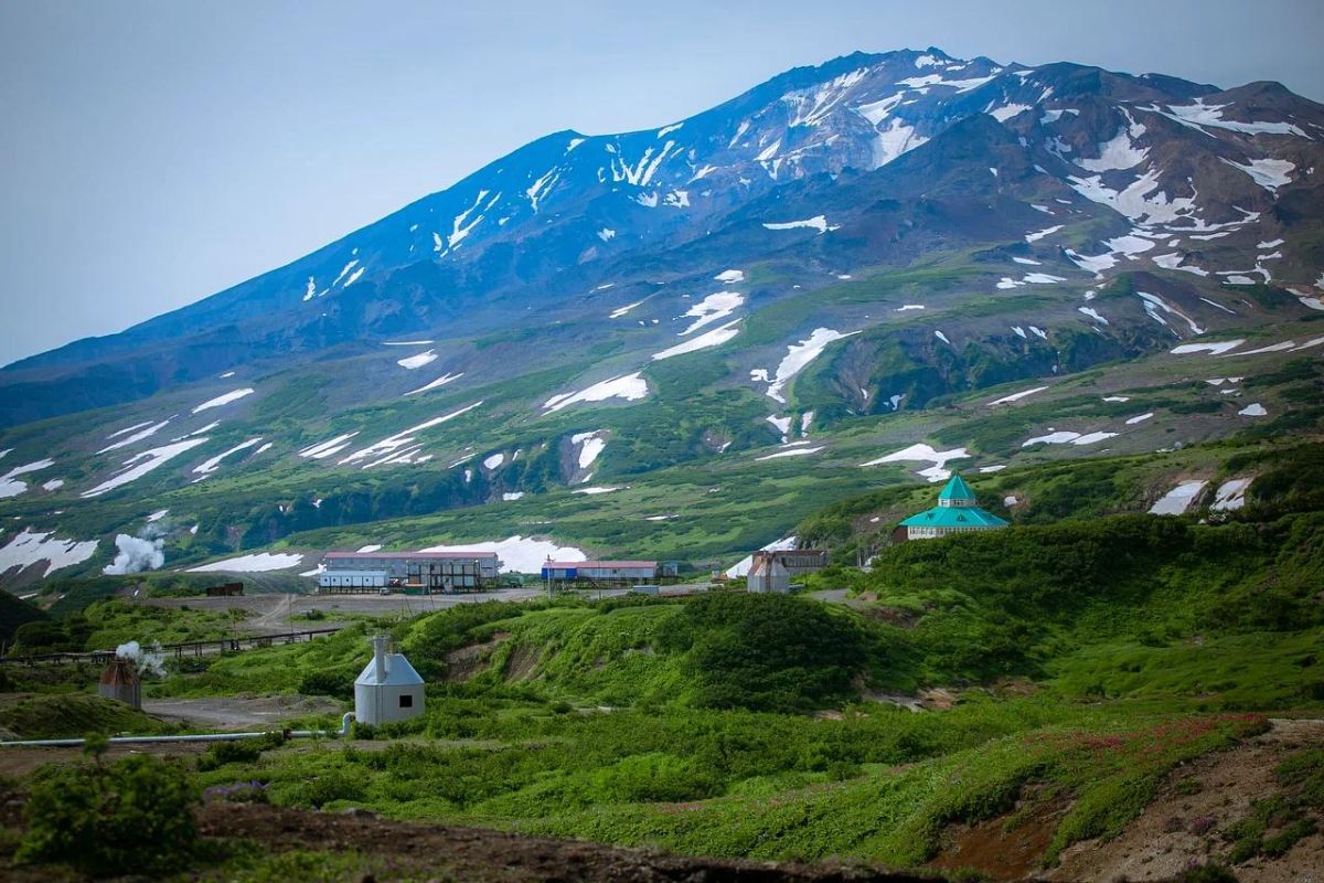 Дачные источники и водопад Снежный барс (Камчатка, экскурсия)