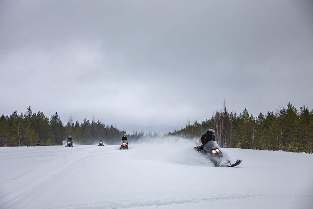Путешествие на снегоходах на Вулкан Гирвас