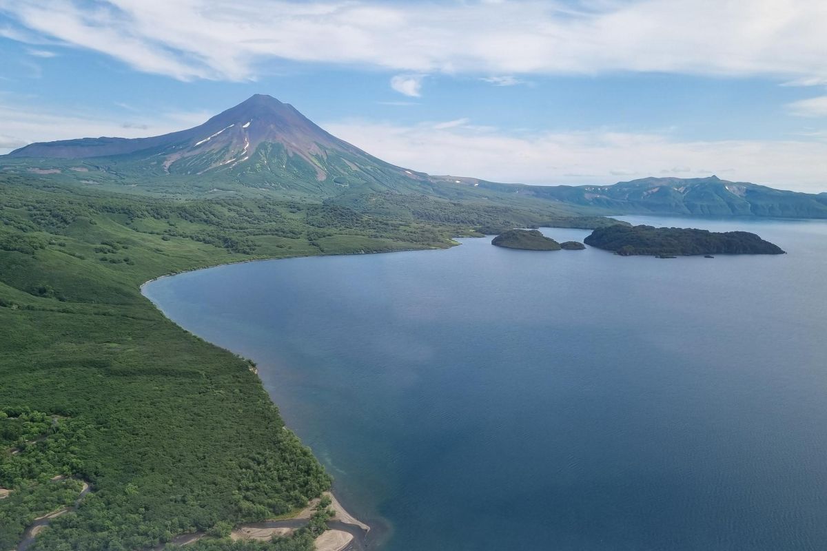 Курильское озеро, кальдера вулкана Ксудач и Ходутка (на вертолете)