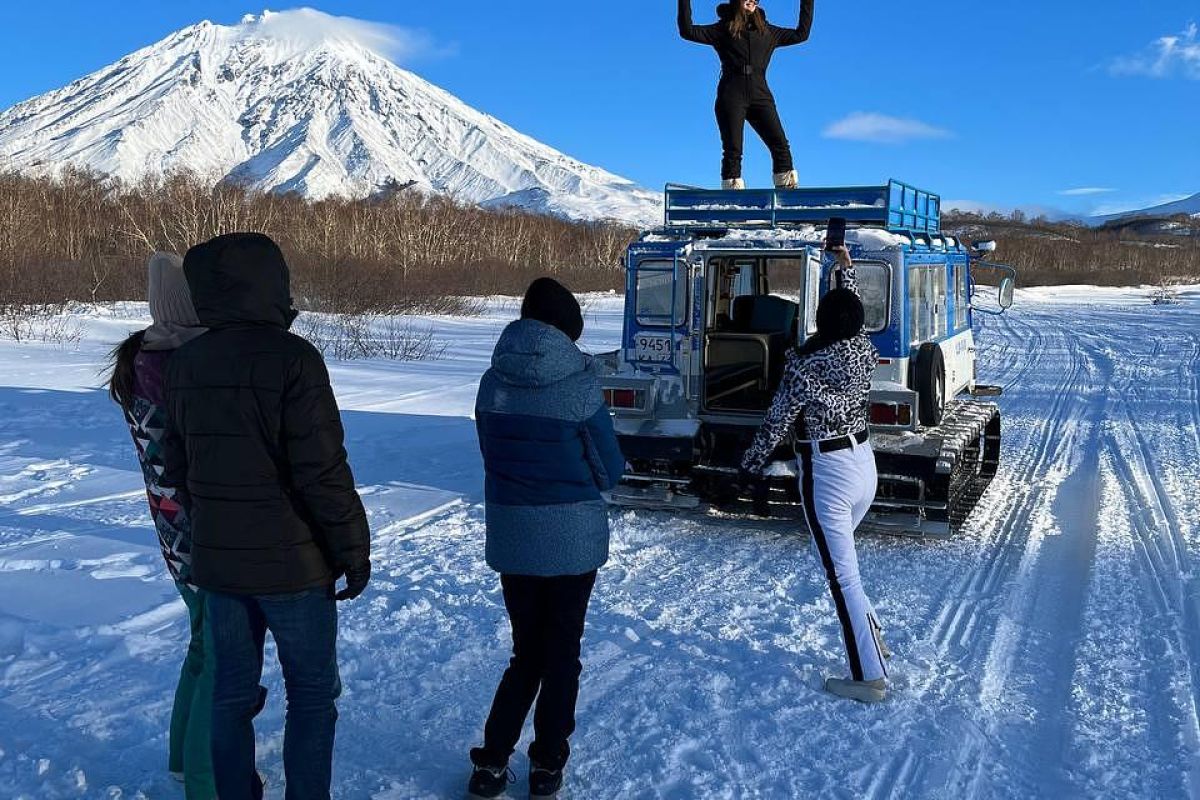 Поездка к подножию Авачинского вулкана на ратраке или на снегоходе (в нарте)