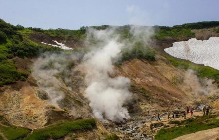 Дачные источники и водопад Снежный барс (Камчатка, экскурсия)