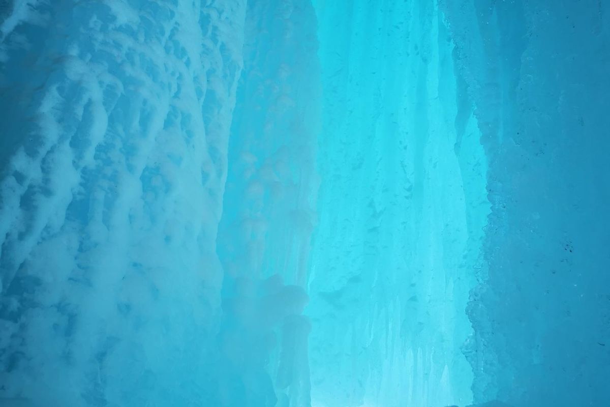 Ледопады Бухты Тихой – экскурсия по зимнему Сахалину
