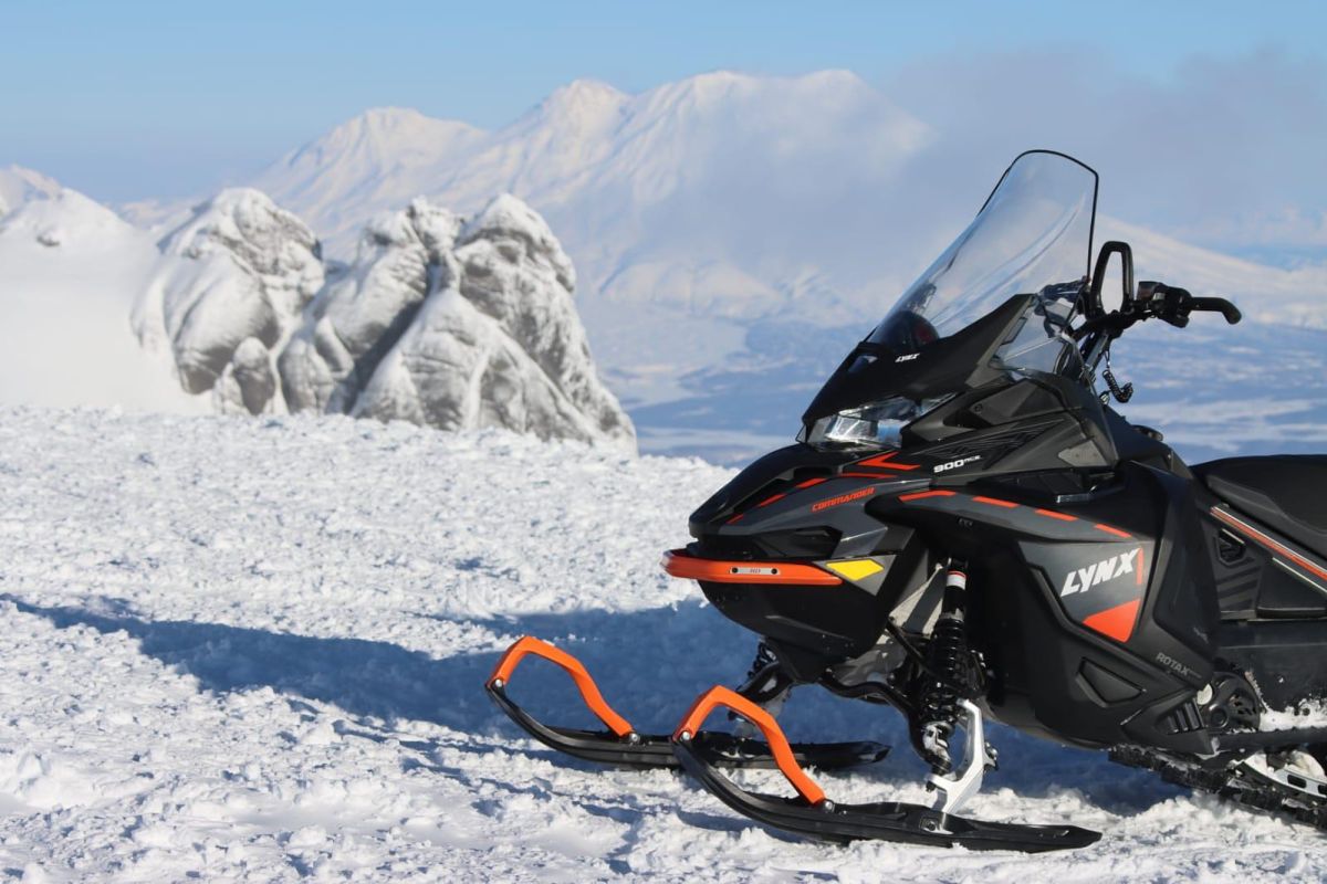 Вся мощь вулканов. Снегоходный тур повышенной комфортности