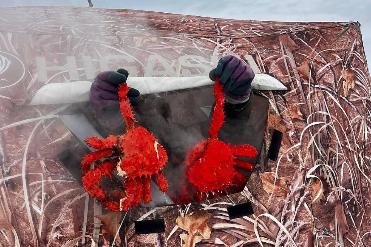 Подлёдный лов краба на Сахалине