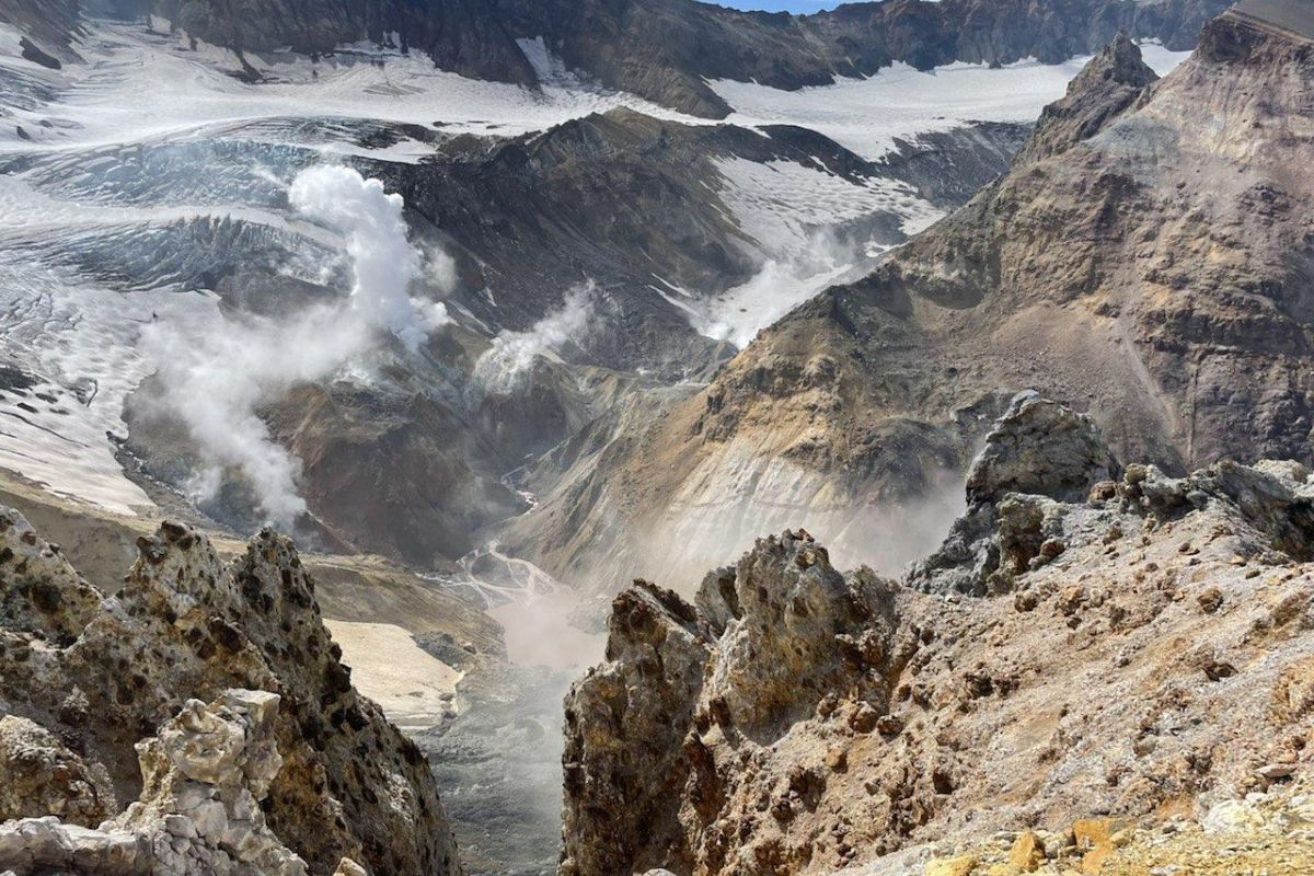 Джип-тур с восхождением на вулкан Горелый.