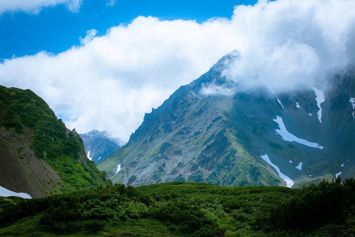 Дачные источники и водопад Снежный барс (Камчатка, экскурсия)