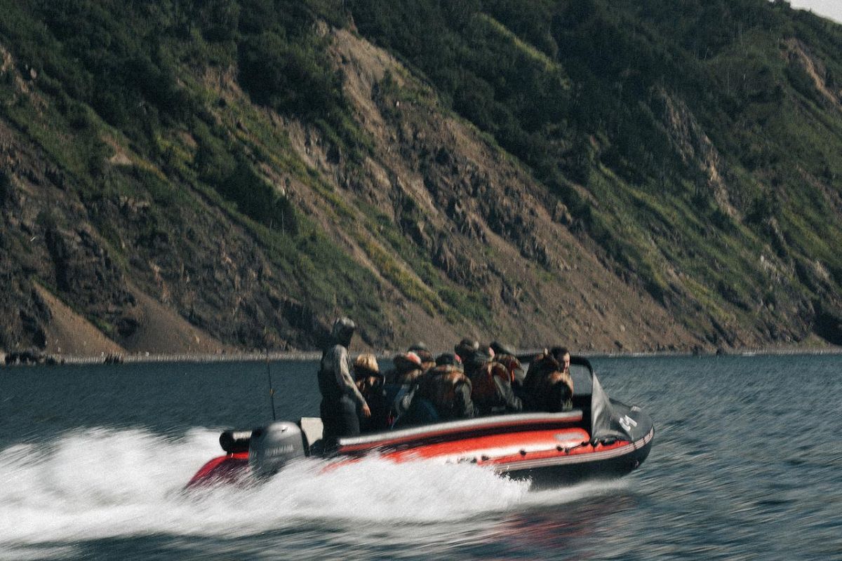 Морская прогулка на маяк Анива (Сахалин)