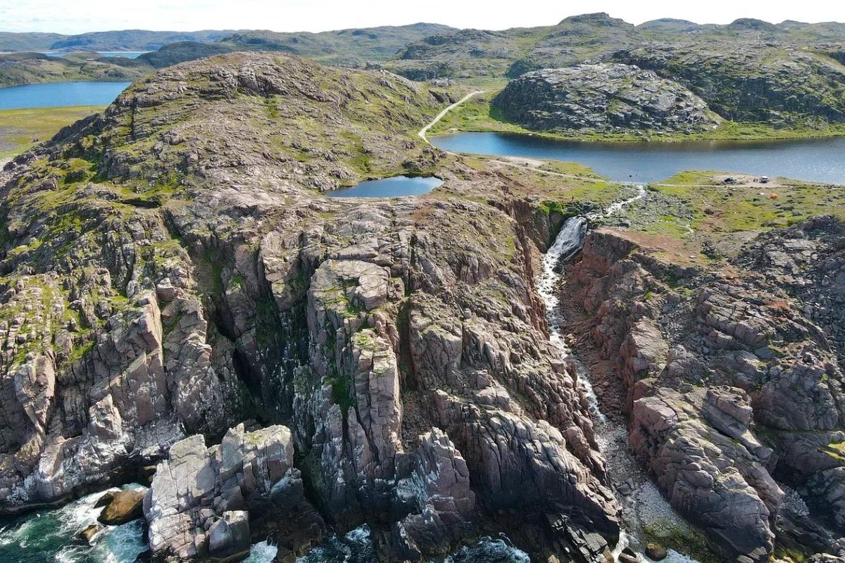 Териберка: морская прогулка в поиске китов