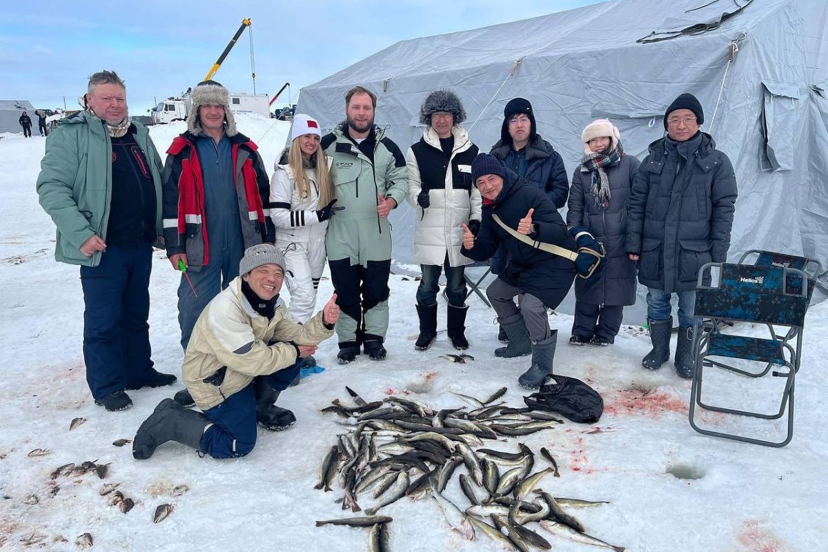 Подлёдная рыбалка на Сахалине