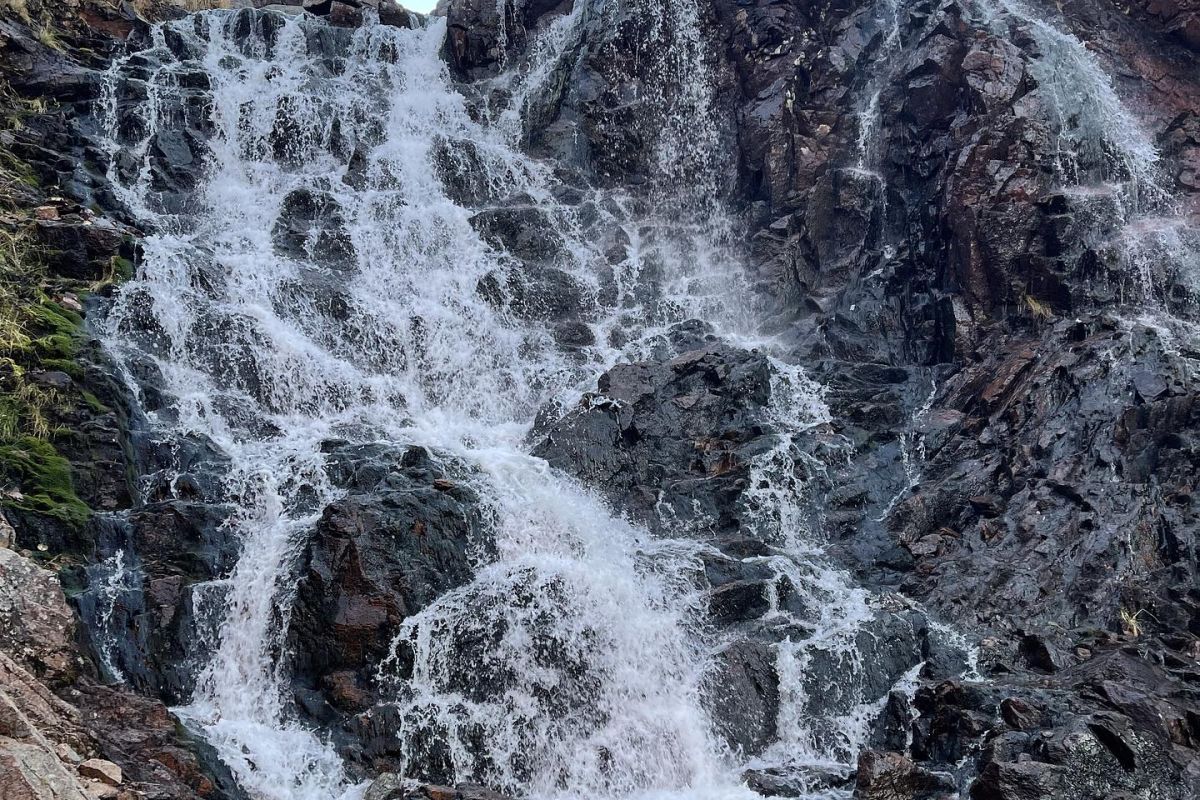 Край стихий: Киты. Океан. Горы. Водопады