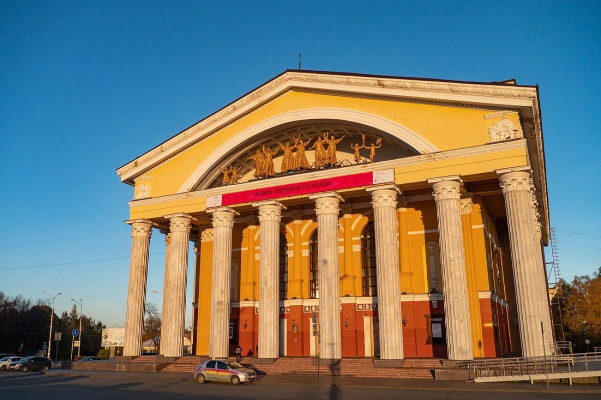 Обзорная экскурсия по Петрозаводску на автомобиле/автобусе  (индивидуальная)