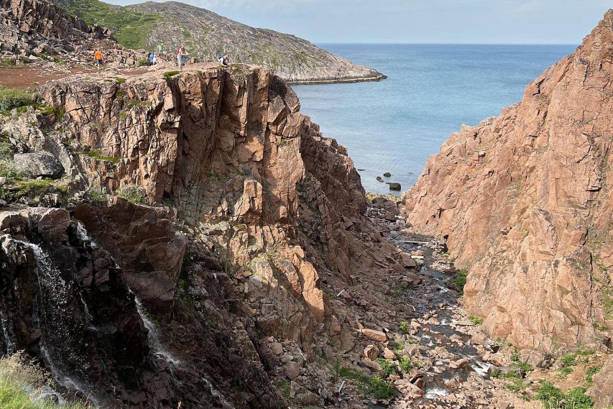 Край стихий: Киты. Океан. Горы. Водопады