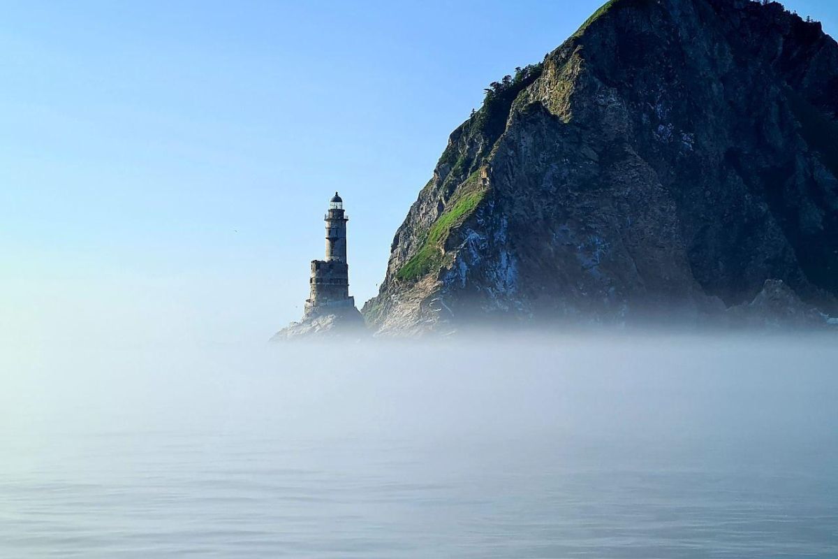 Два острова: Сахалин и Итуруп