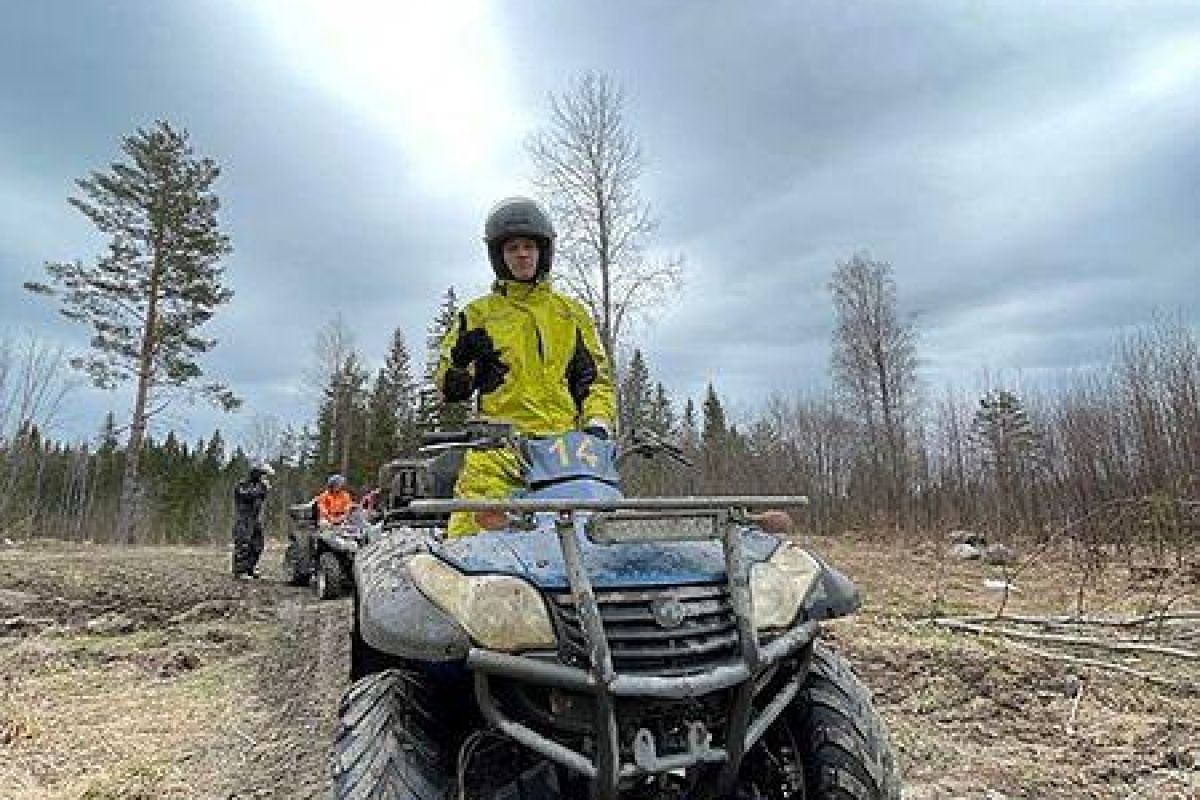 На рыбалку на квадроциклах на лесном озере Карелии