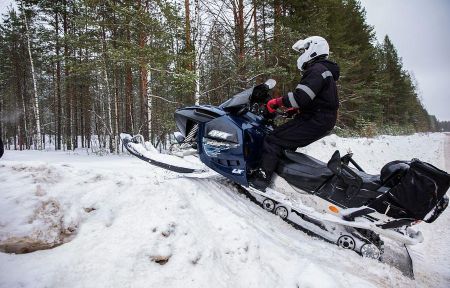 Сафари на снегоходах в Карелии