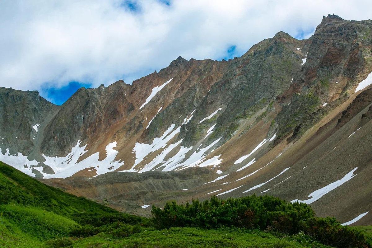 Прогулка к горному массиву Вачкажец (Камчатка, экскурсия на вахтовке)