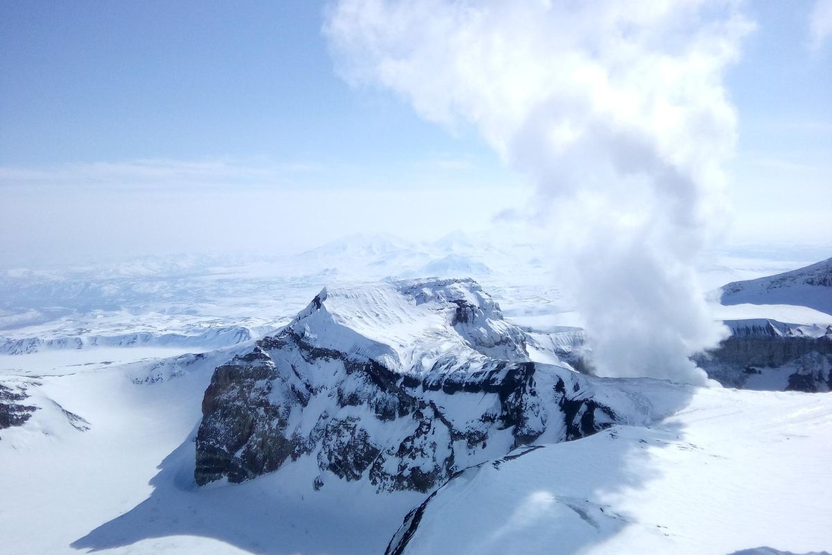 Влукан Горелый + вулкан Мутновский за один день на снегоходе