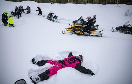 Путешествие на снегоходах на Вулкан Гирвас