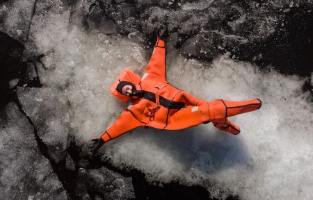 Айс-флоатинг: арктическое купание в северных водах