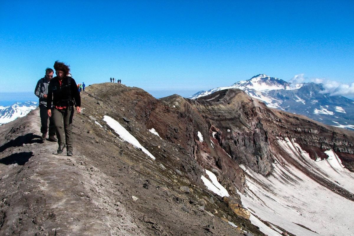 Джип-тур с восхождением на вулкан Горелый.