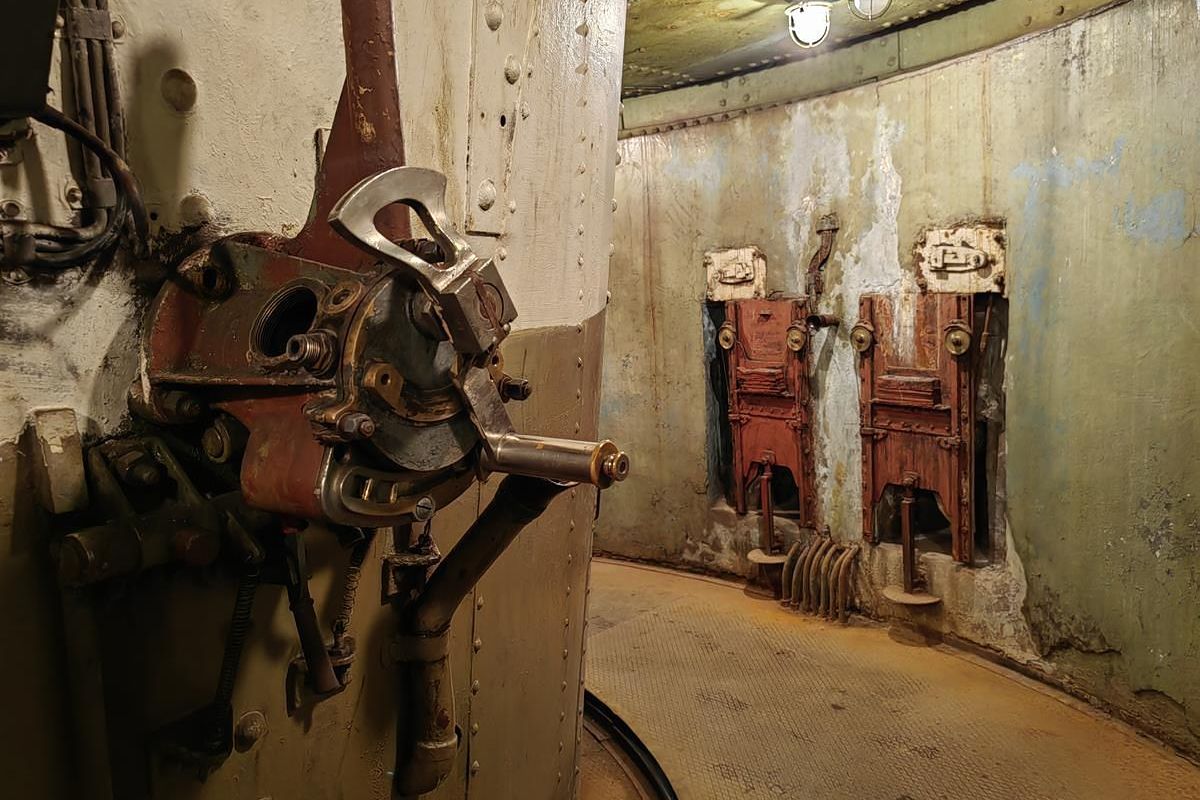 Остров Русский + «Ворошиловская батарея»