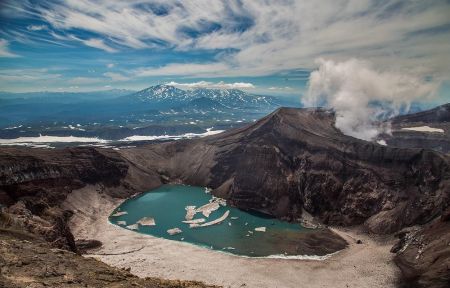 Джип-тур с восхождением на вулкан Горелый.