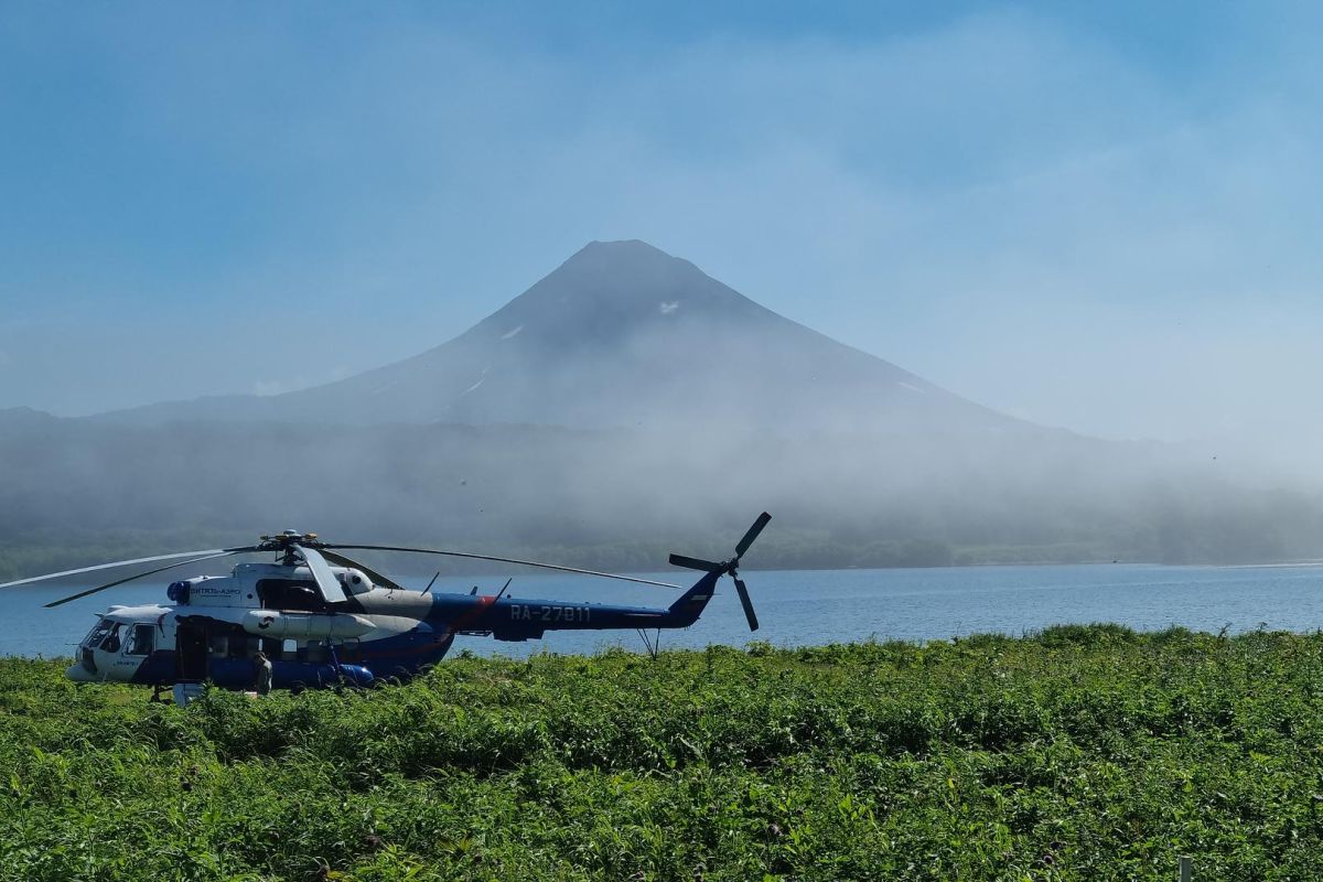 Курильское озеро, кальдера вулкана Ксудач и Ходутка (на вертолете)