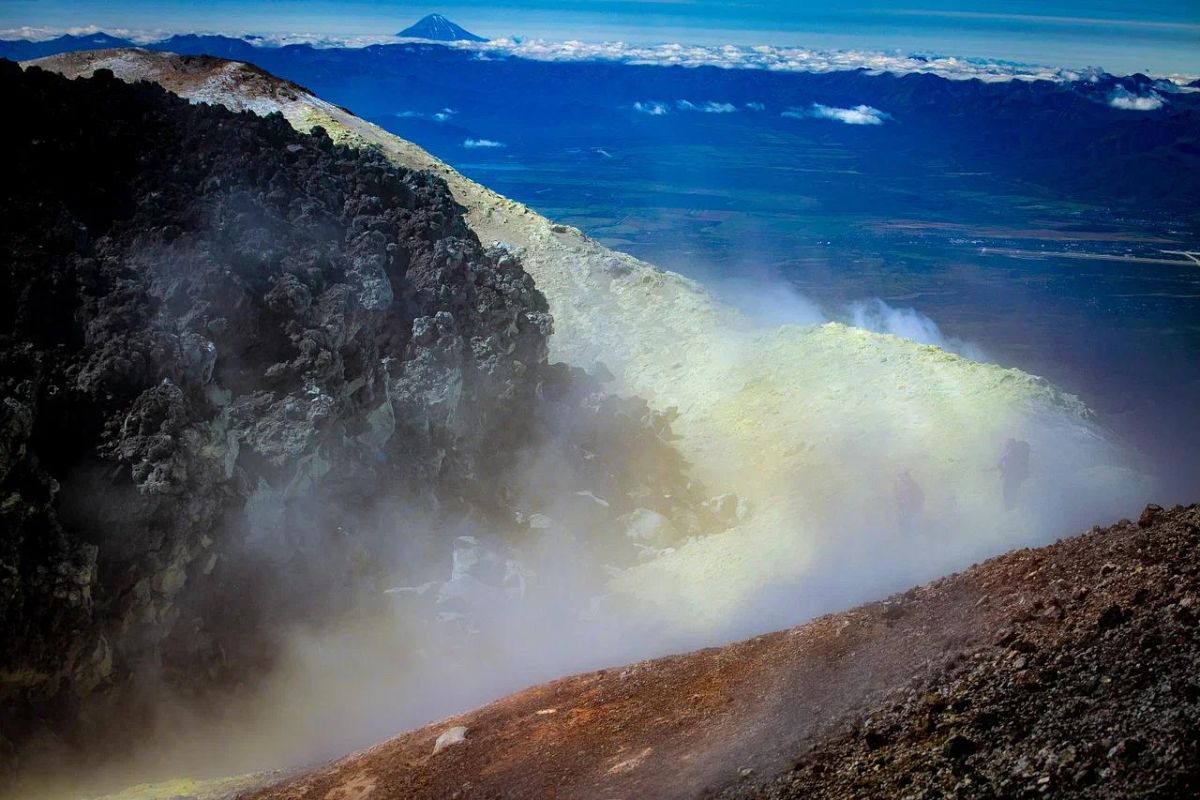 Восхождение на Авачинский вулкан (экскурсия)
