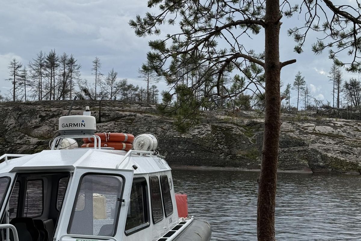 Прогулка на катере по Ладожским шхерам (Карелия)