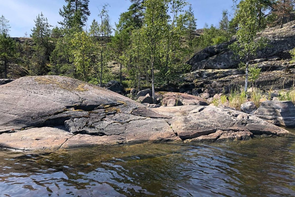 Прогулка на катере по Ладожским шхерам (Карелия)
