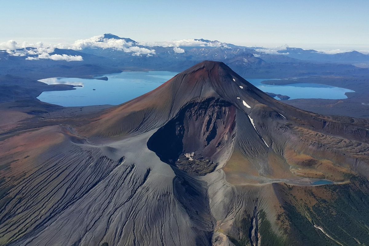 Курильское озеро, кальдера вулкана Ксудач и Ходутка (на вертолете)