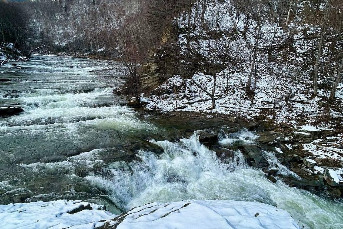 Быковские пороги и мыс Острый (Сахалин)