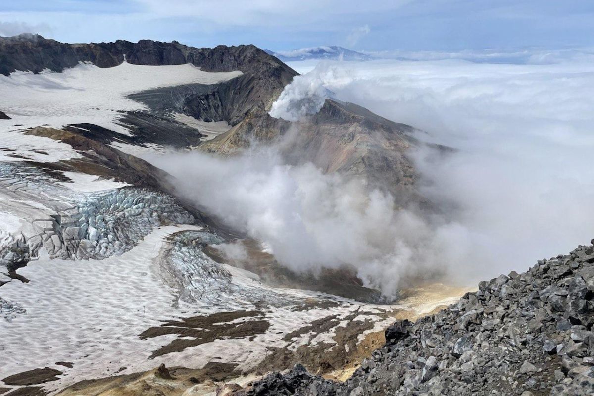 Джип-тур с восхождением на вулкан Горелый.
