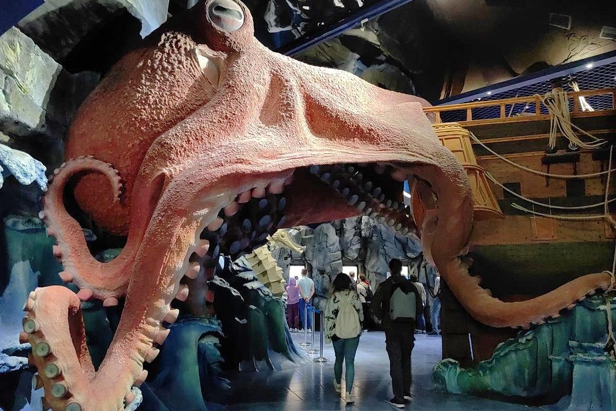 Тигры. Устрицы. Мосты. Владивосток