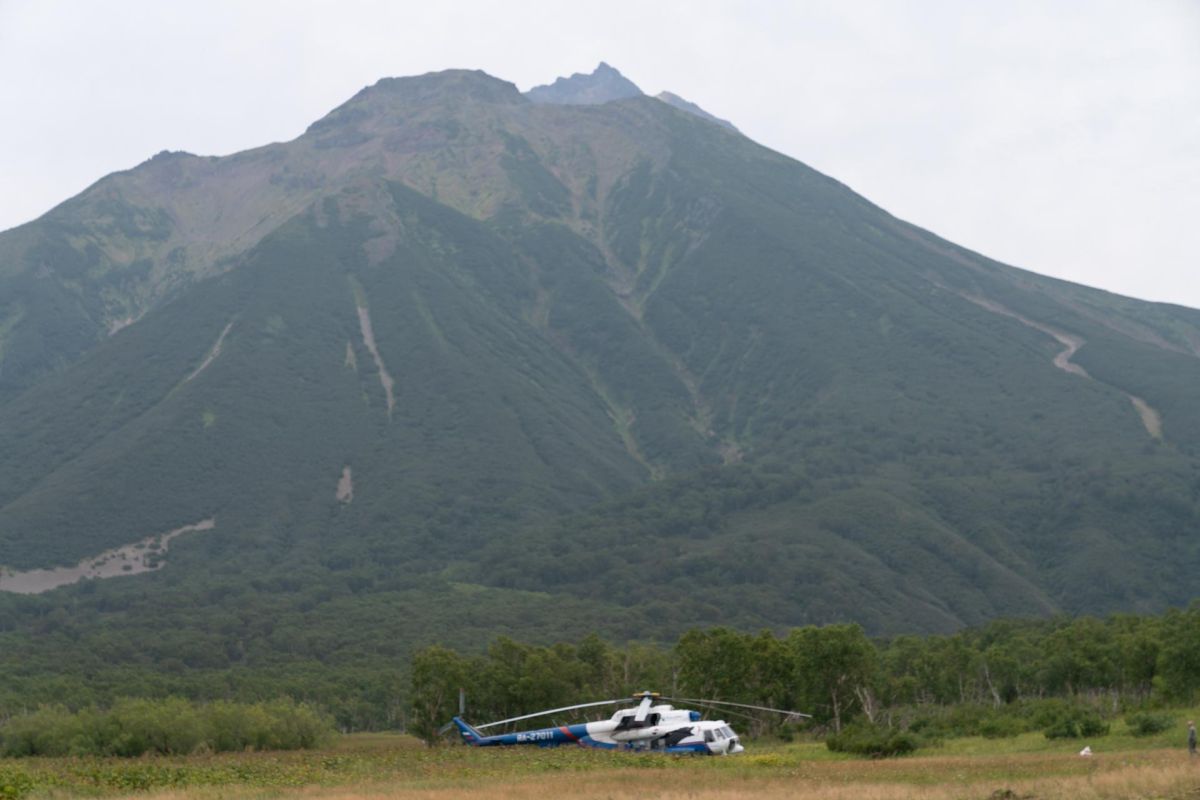 Курильское озеро, кальдера вулкана Ксудач и Ходутка (на вертолете)