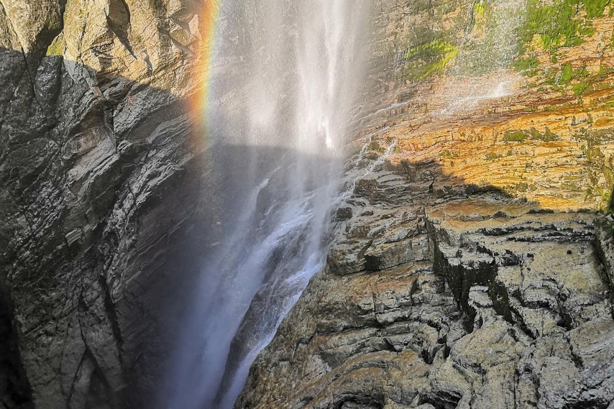 Треккинг на Вилючинский водопад (Камчатка, экскурсия)