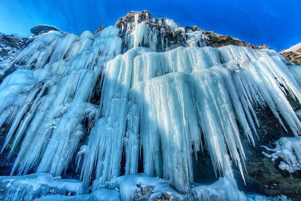 Бухта Тихая. Ледопады Сахалина