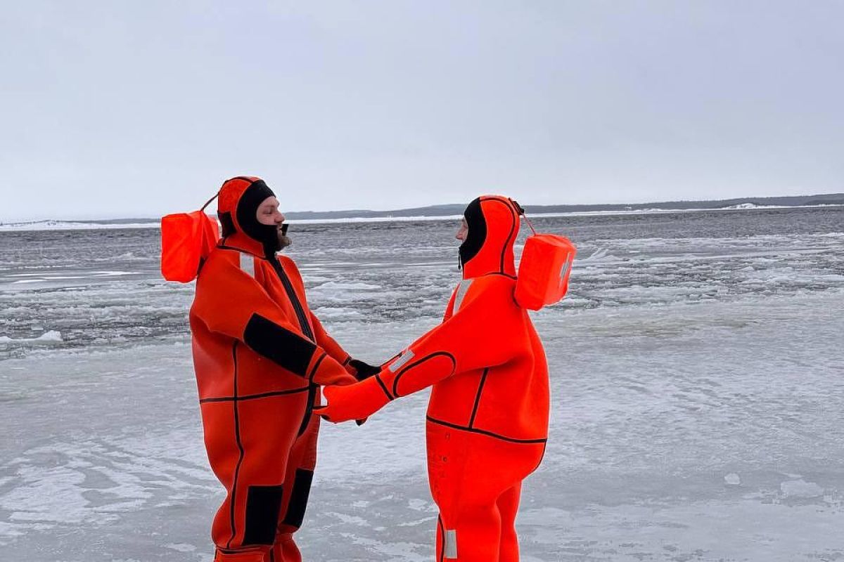 Айс-флоатинг: арктическое купание в северных водах